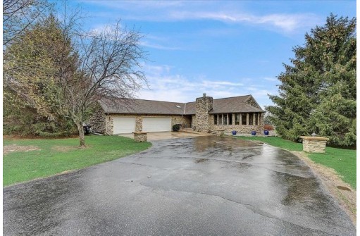 2744 Buergin Rd, Sun Prairie, WI 53590