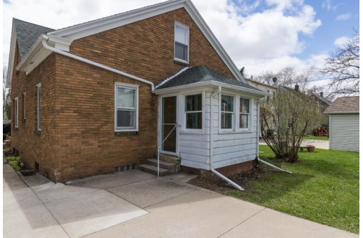 863 Blaine Ave, Janesville, WI 53545