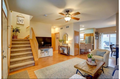 41 S Gardens Way, Madison, WI 53711