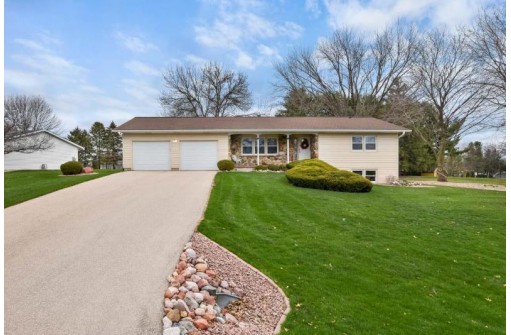 6664 Forest Park Dr, DeForest, WI 53532