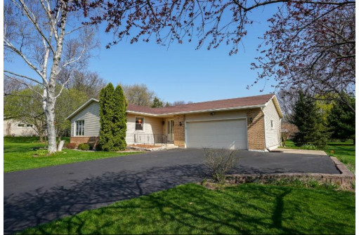 3720 Lance Ln, Madison, WI 53718-6224