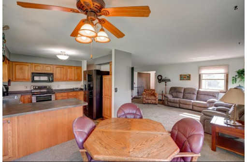 3720 Lance Ln, Madison, WI 53718-6224