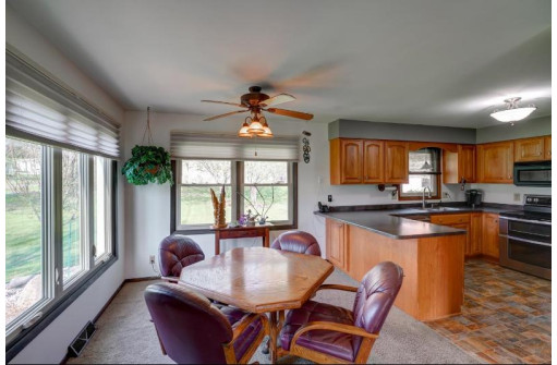 3720 Lance Ln, Madison, WI 53718-6224