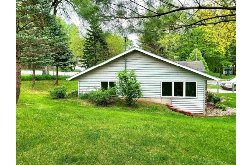 906 Dickinson Ave, Edgerton, WI 53534