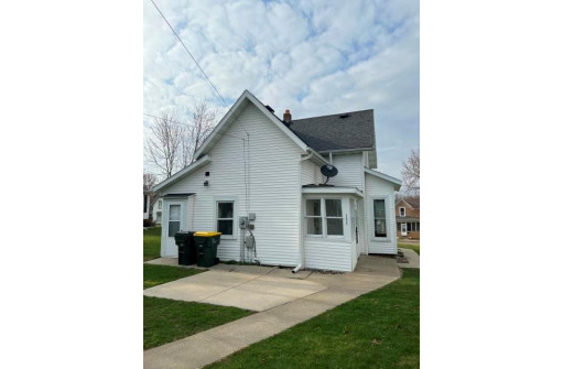 135 W Main St, Reedsburg, WI 53959