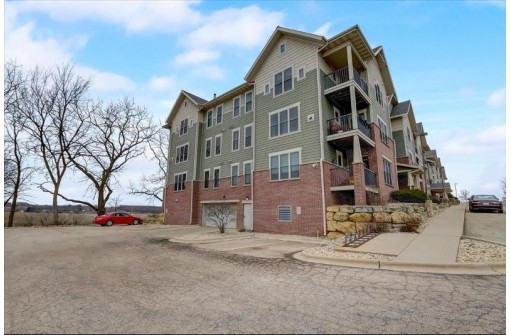 8253 Mayo Dr 310, Madison, WI 53719