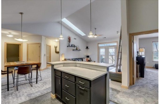 8253 Mayo Dr 310, Madison, WI 53719