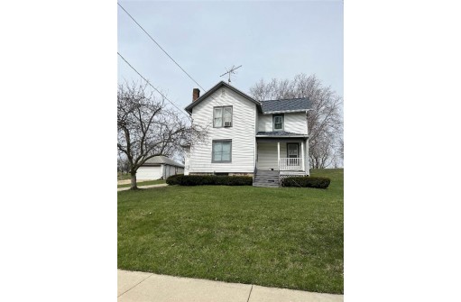 418 S Main St, Fall River, WI 53932