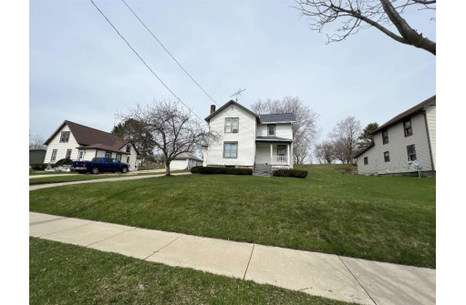 418 S Main St, Fall River, WI 53932