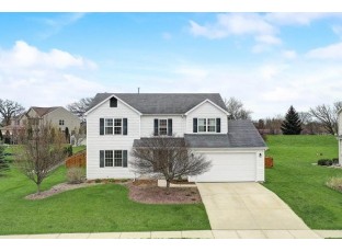 110 Ridgeline Dr Columbus, WI 53925