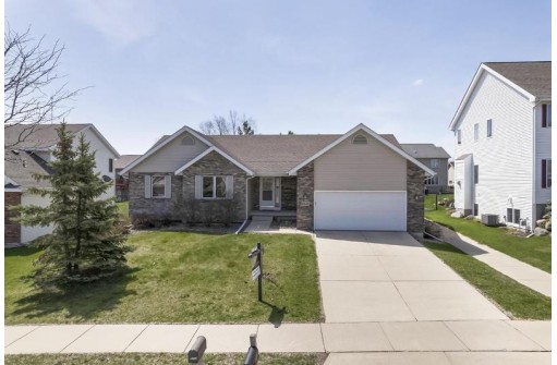 9423 Eagle Nest Ln, Middleton, WI 53562