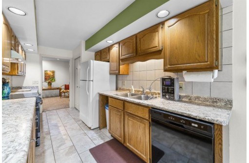 1521 Golf View Rd B, Madison, WI 53704