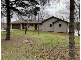 N5630 Thunderbird Dr Portage, WI 53901