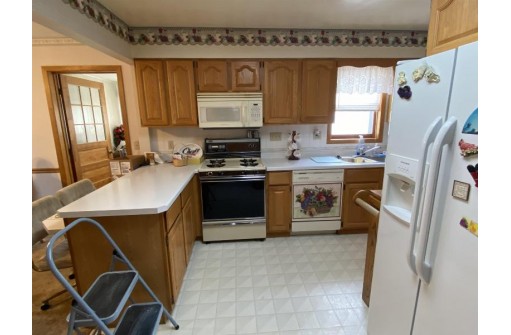 942 S Beaumont Rd, Prairie Du Chien, WI 53821