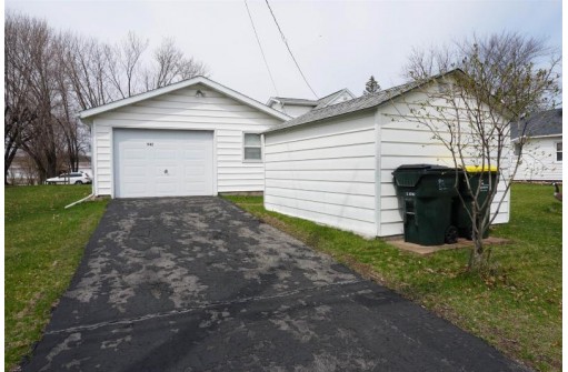 942 S Beaumont Rd, Prairie Du Chien, WI 53821