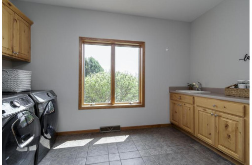 W768 King Rd, Brooklyn, WI 53521