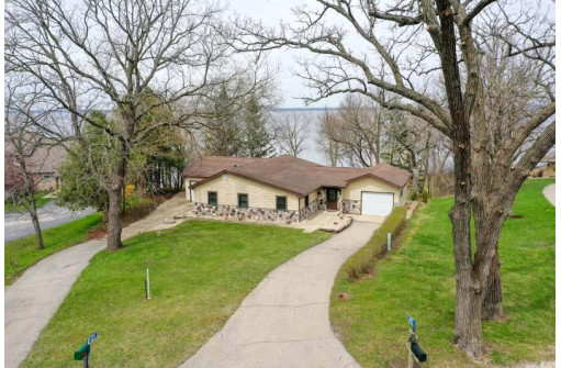 N829 Waubunsee Tr, Fort Atkinson, WI 53538