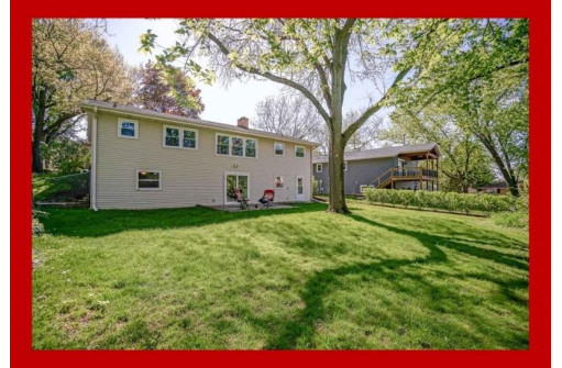 2906 Hambrecht Rd, Middleton, WI 53562