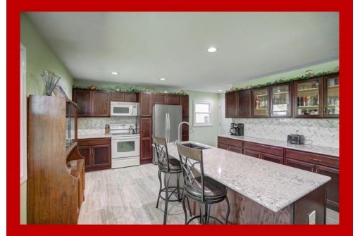 2906 Hambrecht Rd, Middleton, WI 53562