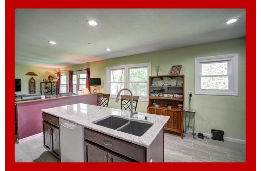 2906 Hambrecht Rd, Middleton, WI 53562