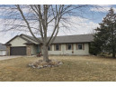 1209 Comanche Ct, Fort Atkinson, WI 53538