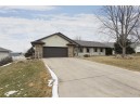 1209 Comanche Ct, Fort Atkinson, WI 53538