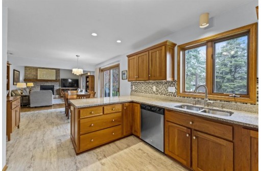 6037 Lynbrook Ln, Madison, WI 53719