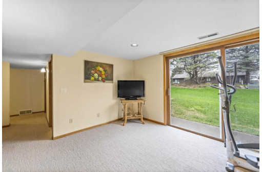 6037 Lynbrook Ln, Madison, WI 53719