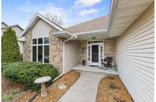 1859 Barrington Dr, Sun Prairie, WI 53590