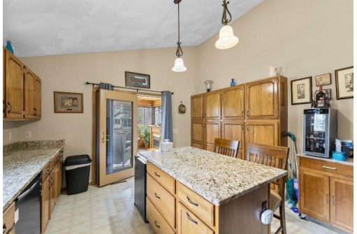 1859 Barrington Dr, Sun Prairie, WI 53590