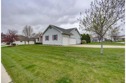 1294 Broadway Dr, Sun Prairie, WI 53590