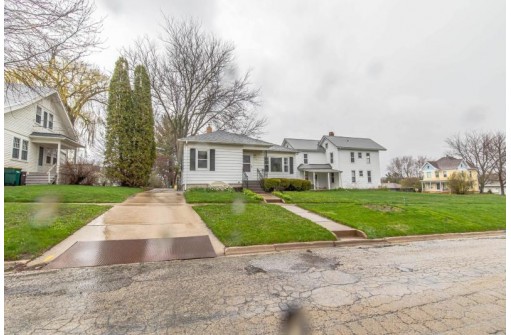 306 9th Ave, New Glarus, WI 53574-9522