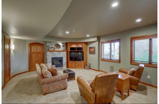 9034 Settlers Rd, Madison, WI 53717