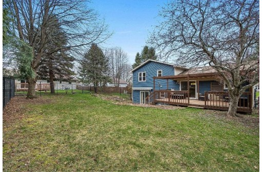 550 Cherry Wood Dr, Oregon, WI 53575