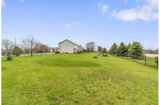 1021 Vista Ridge Dr, Mount Horeb, WI 53572