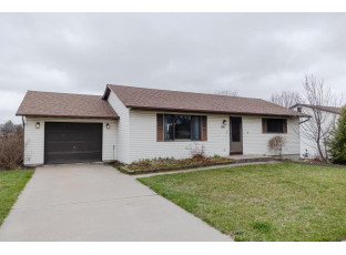 1911 Amanda Dr Reedsburg, WI 53959