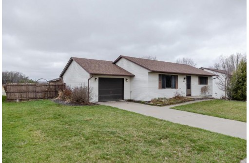 1911 Amanda Dr, Reedsburg, WI 53959