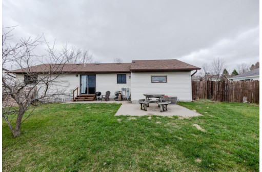 1911 Amanda Dr, Reedsburg, WI 53959