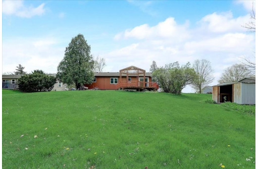 615 Lake Wisconsin Dr, Merrimac, WI 53561