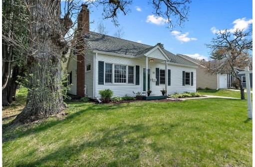 21 S Hillside Terr, Madison, WI 53705