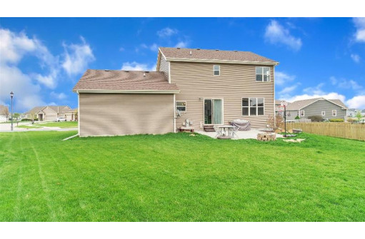 380 White Tail Dr, Sun Prairie, WI 53590