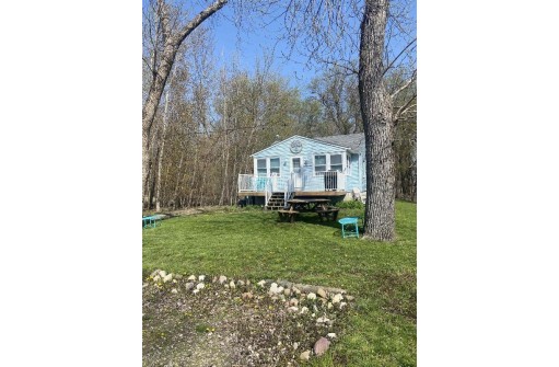 W7582 Blackhawk Island Rd, Fort Atkinson, WI 53538