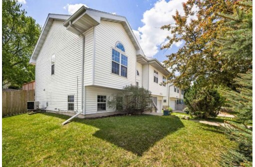 1313 Carpenter St, Madison, WI 53704