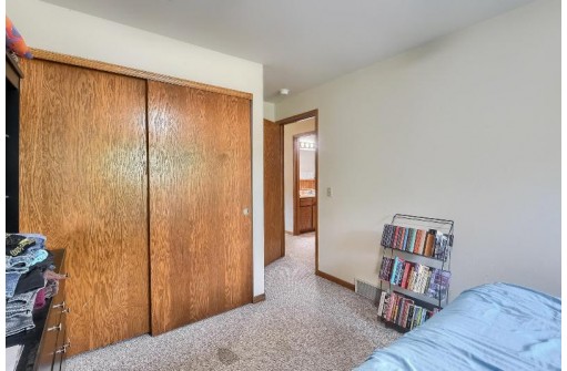 2-4 La Crescenta Cir, Madison, WI 53716