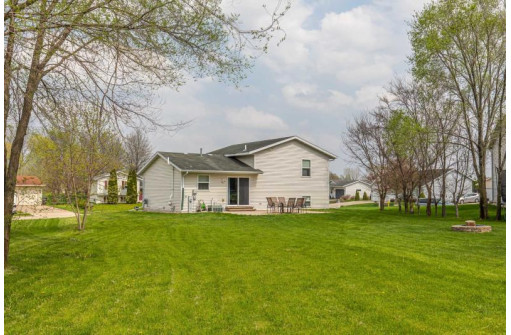 567 Mitchell St, Belleville, WI 53508