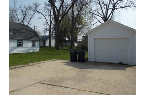 519 S Blackhawk St, Janesville, WI 53548