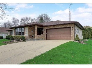 124 Silver Dr Watertown, WI 53098