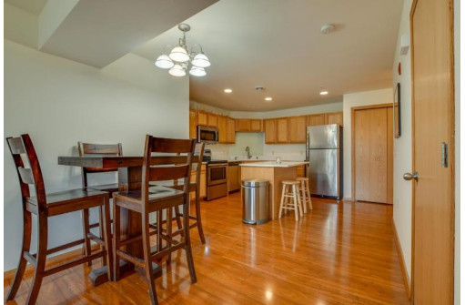 3902 Maple Grove Dr 14, Madison, WI 53719