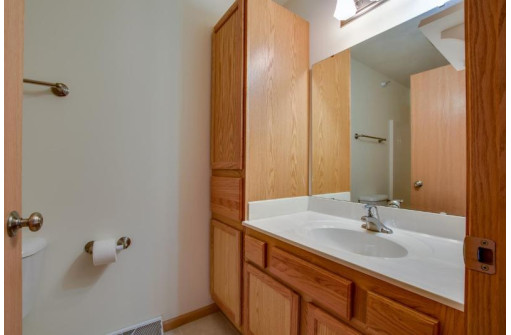 3902 Maple Grove Dr 14, Madison, WI 53719