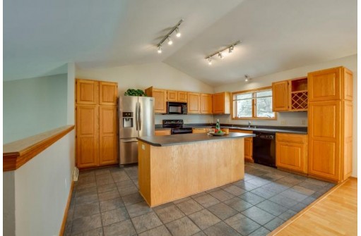 862 Sky Ridge Dr, Madison, WI 53719